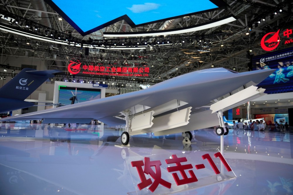 攻击-11展现新视角,背部受油舱清晰可见,隐身无人机也可空中加油
